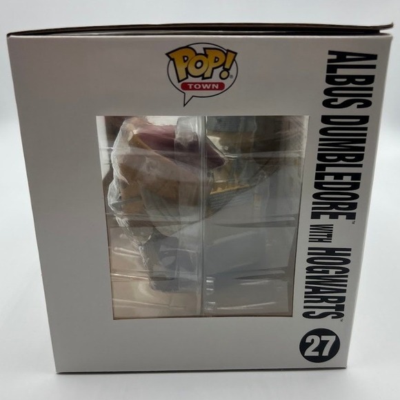 Funko Pop Town Harry Potter Albus Dumbledore with Hogwarts Castle 27 NWT - Picture 5 of 8